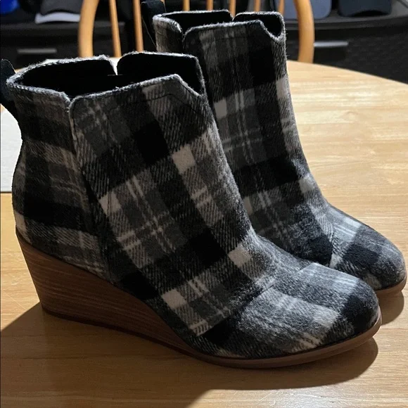 Toms Black and White Plaid Ankle Boots - Picture 2 of 3